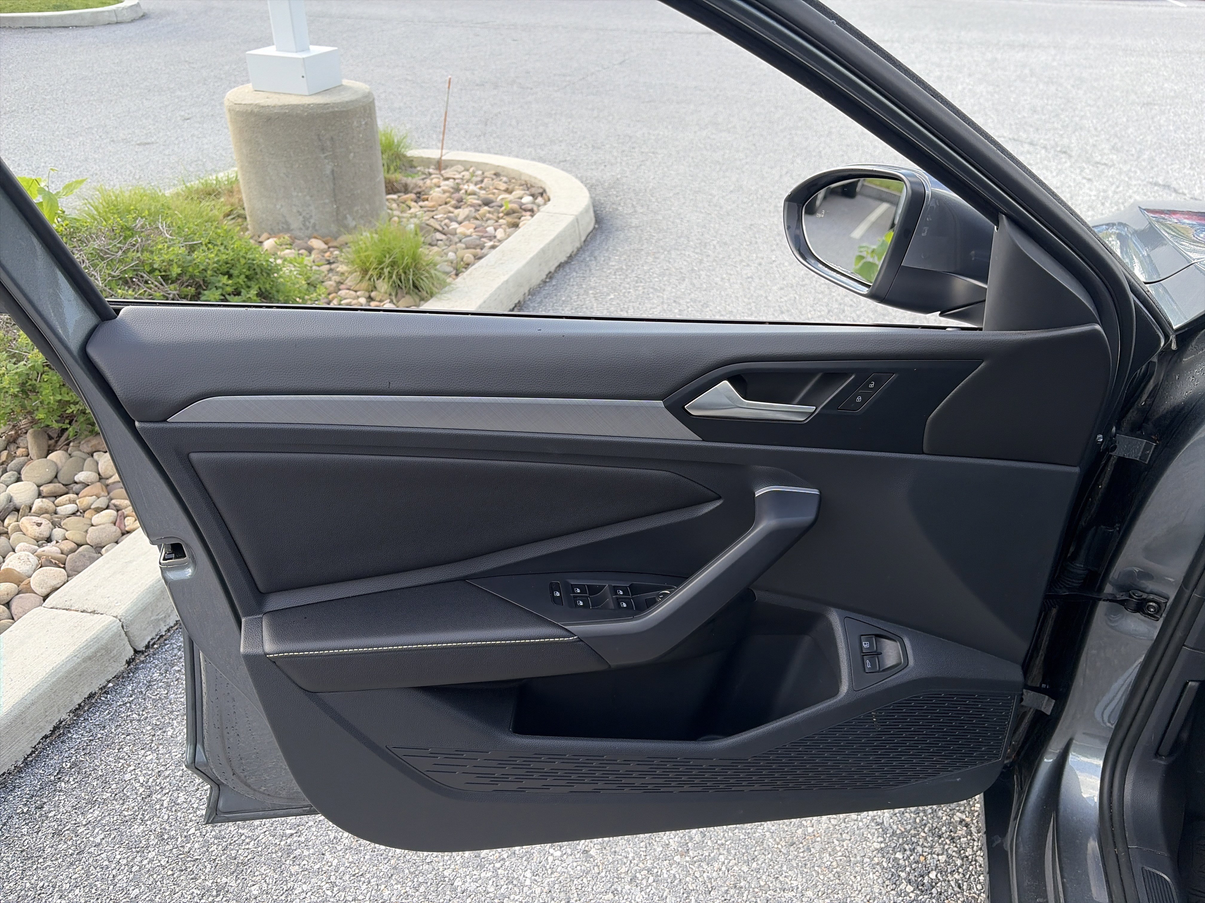 Used 2024 Volkswagen Jetta SE FWD image 13
