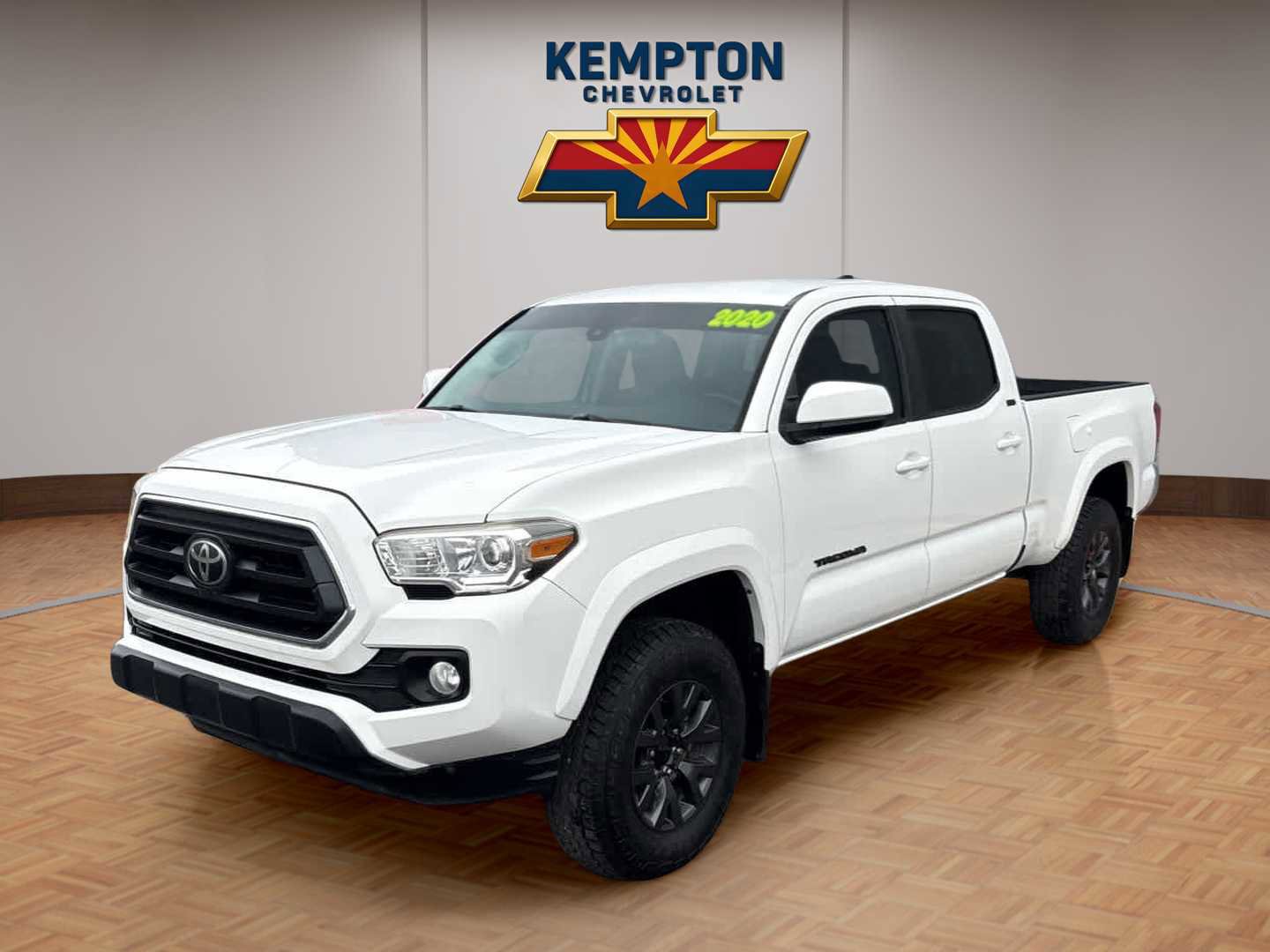 Used 2020 Toyota Tacoma SR5 AWD/4WD image 2