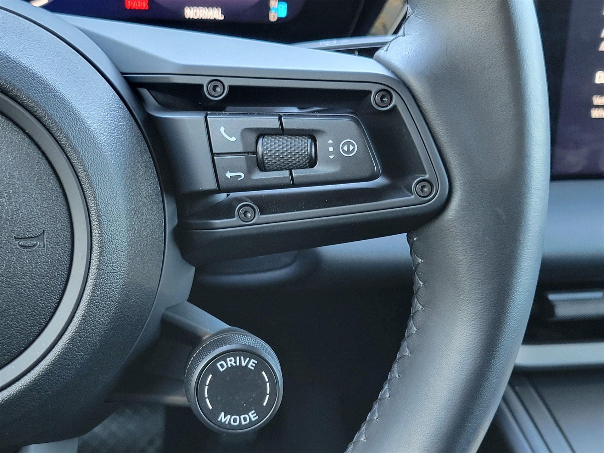 Certified 2024 Porsche Macan 4 Electric image 14