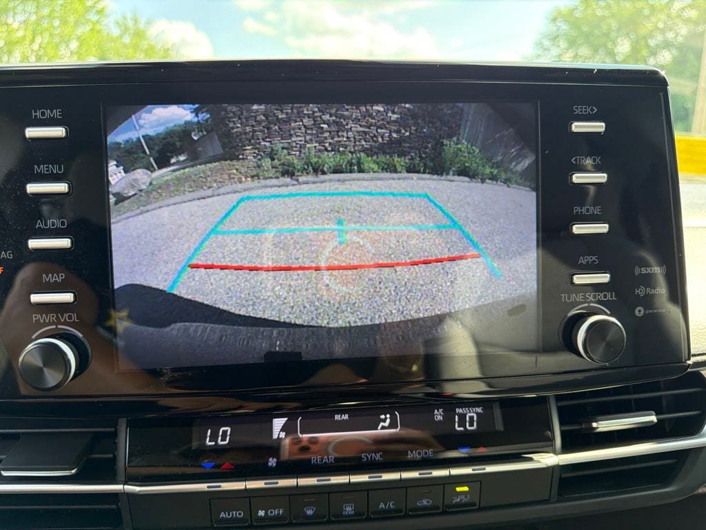 Used 2024 Toyota Sienna LE w/ LE Plus Package FWD image 24