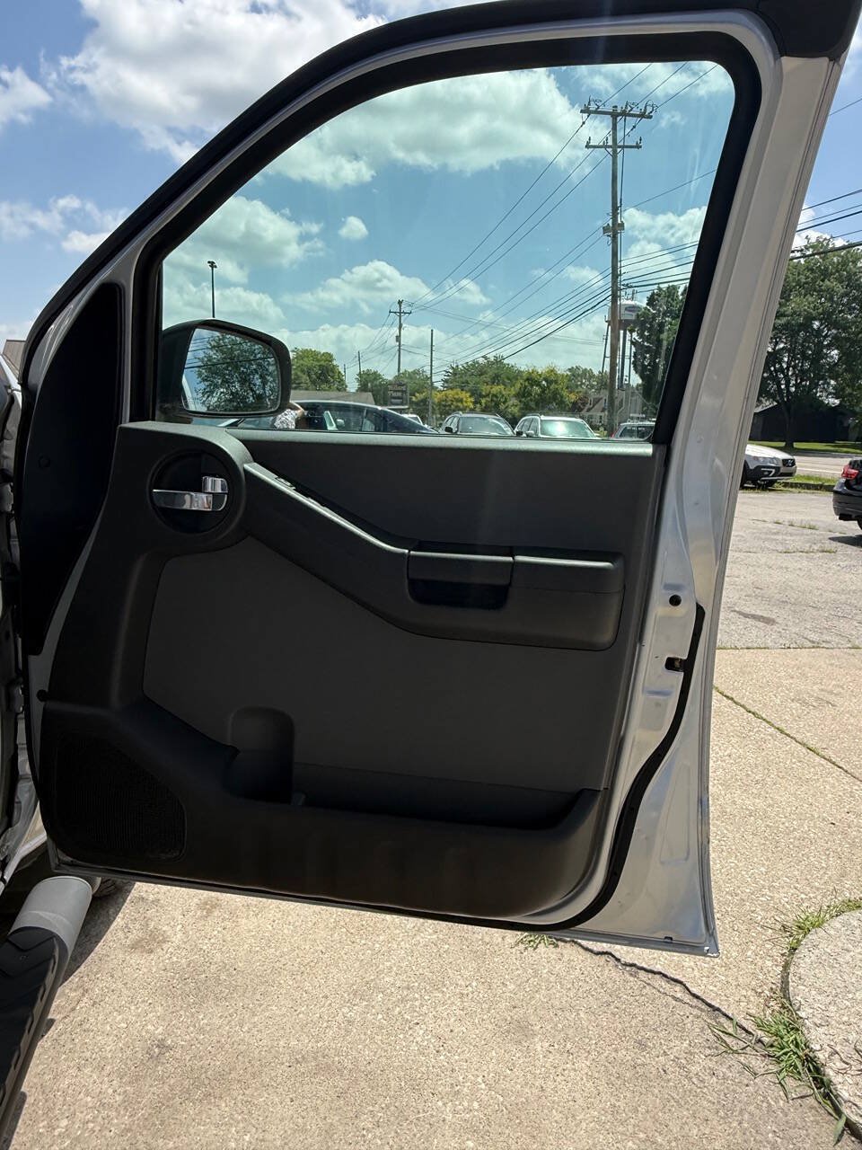 Used 2008 Nissan Xterra S w/ Supplemental Air Bag Pkg AWD/4WD image 7