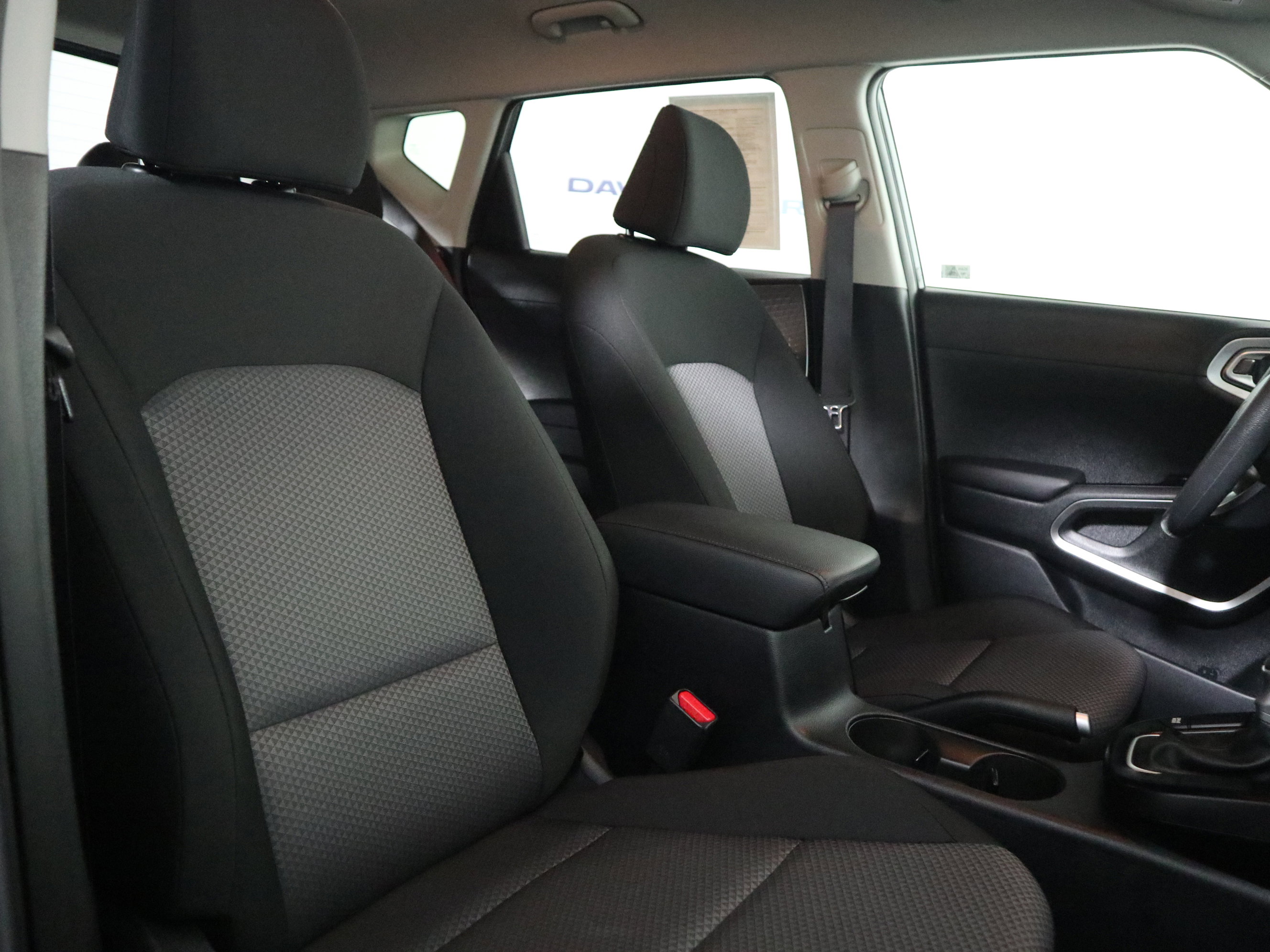 Used 2025 Kia Soul LX w/ LX Technology Package FWD image 19