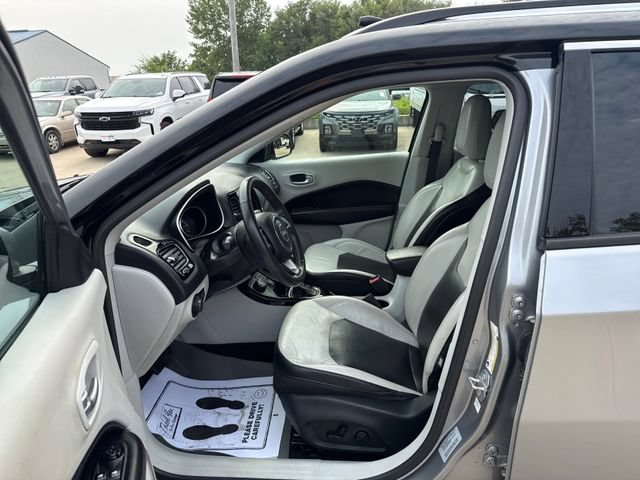 Used 2017 Jeep Compass Limited AWD/4WD image 9
