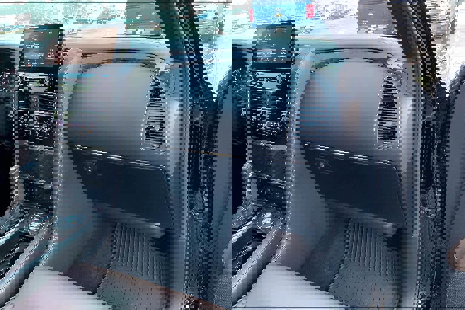 Used 2022 Nissan Armada Platinum w/ Captain's Chairs Package image 18