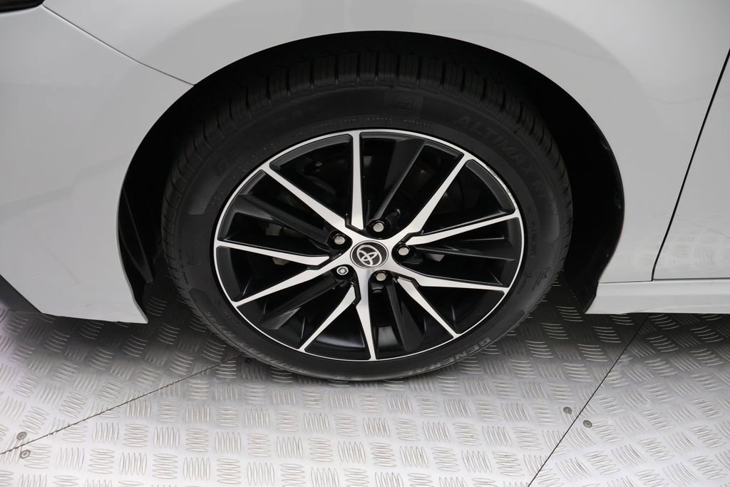Used 2024 Toyota Camry SE w/ Convenience Package image 4