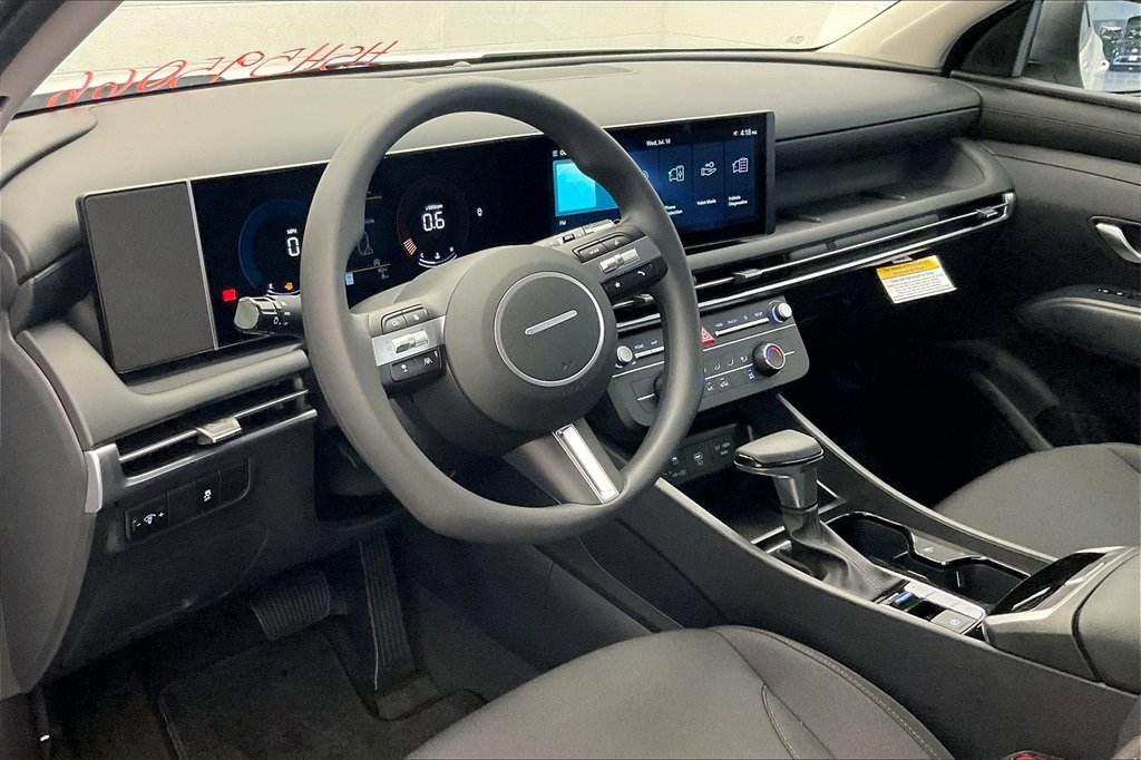 New 2025 Hyundai Tucson SE image 7