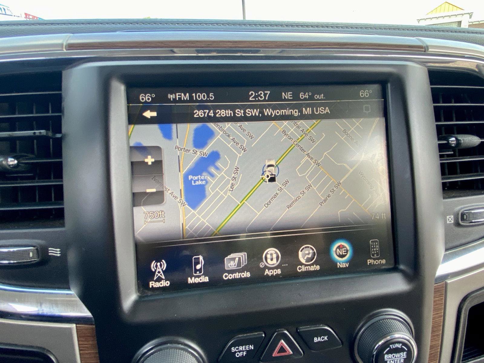 Used 2015 RAM 2500 Laramie w/ Convenience Group image 4