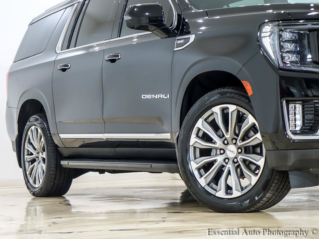 Used 2021 GMC Yukon XL Denali w/ LPO, Illumination Package AWD/4WD image 4