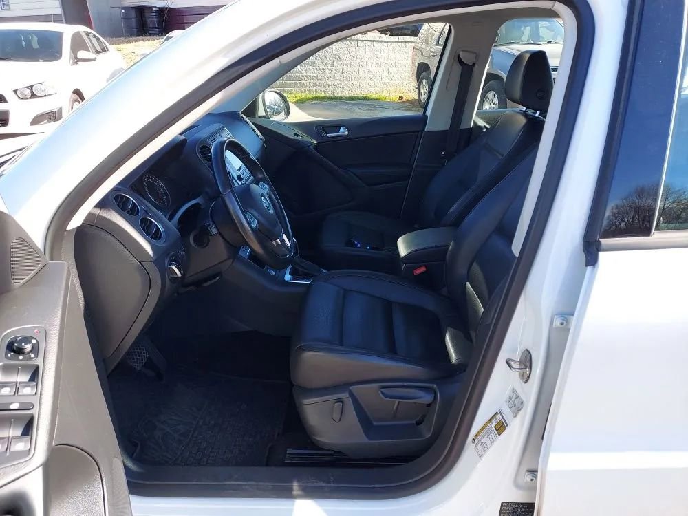 Used 2016 Volkswagen Tiguan SE image 3