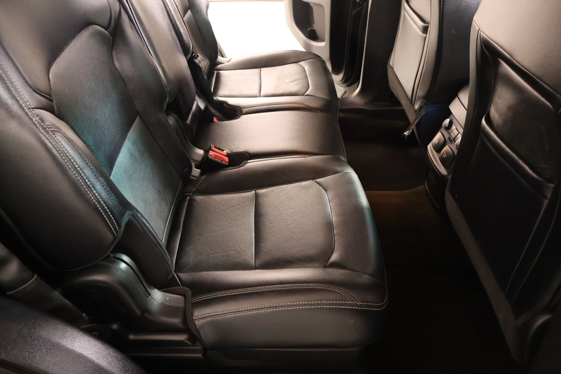 Used 2016 Ford Explorer Limited w/ Equipment Group 301A FWD image 16