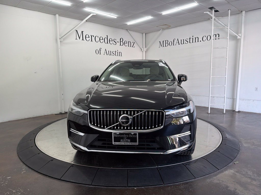 Used 2023 Volvo XC60 B5 Ultimate FWD image 2