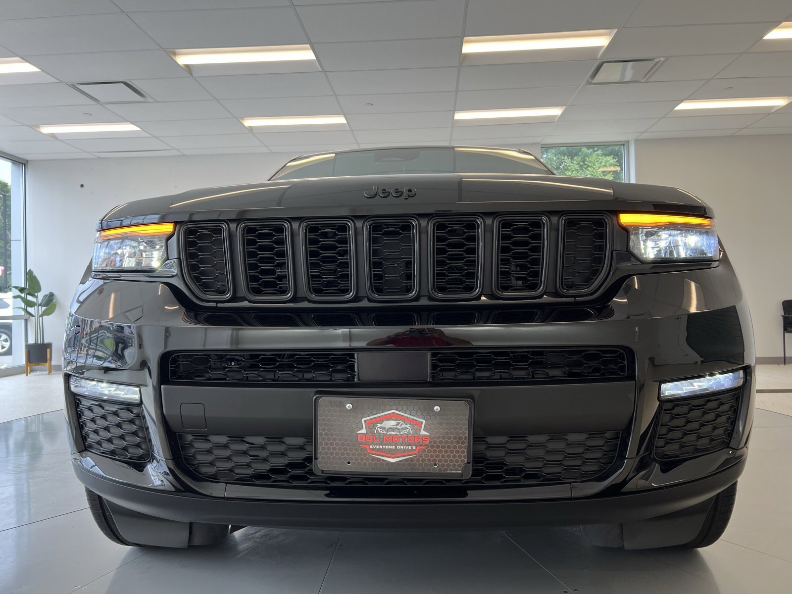 Used 2024 Jeep Grand Cherokee L Limited w/ Black Appearance Package image 68
