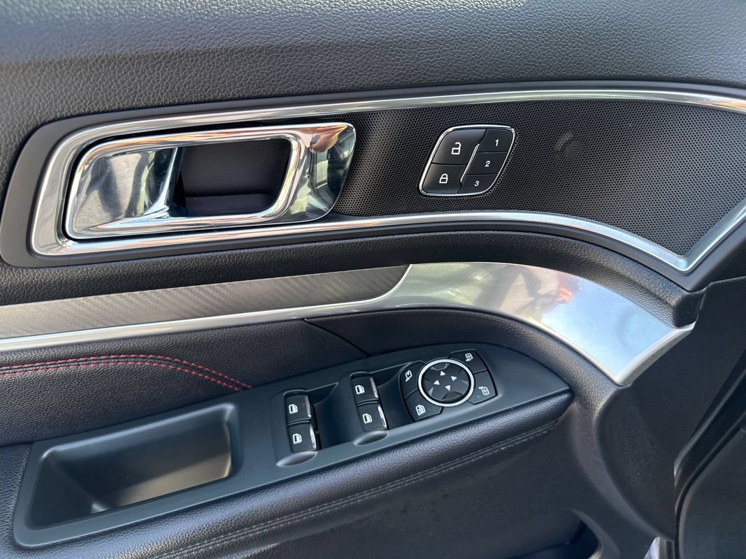 Used 2018 Ford Explorer Sport w/ Equipment Group 401A AWD/4WD image 18