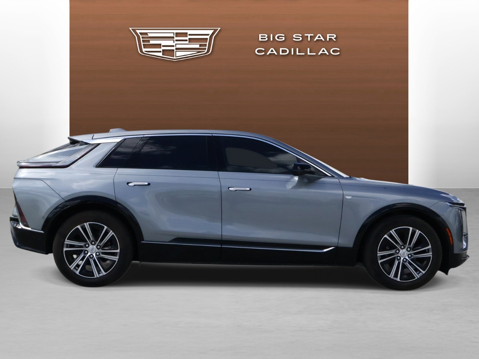 Used 2025 Cadillac Lyriq Luxury w/ LPO, Floor Liner Package RWD image 6