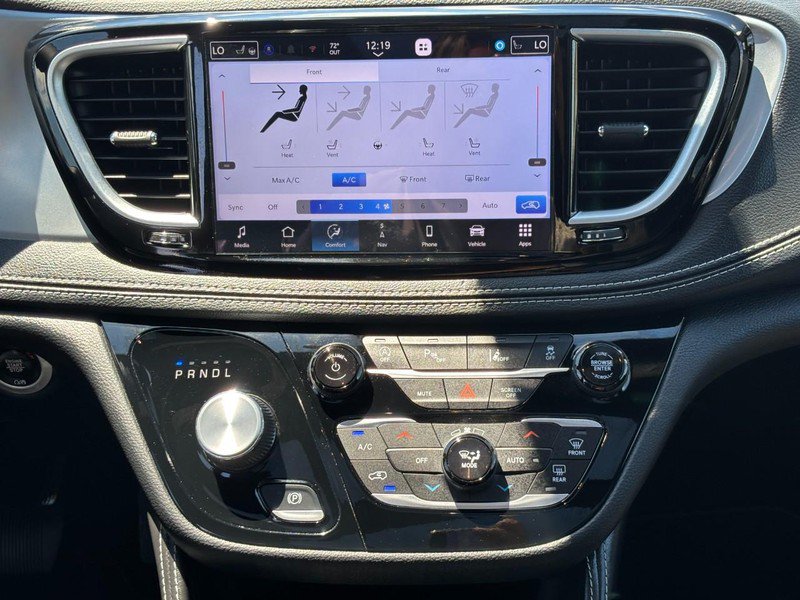 Used 2026 Chrysler Pacifica Limited FWD image 15