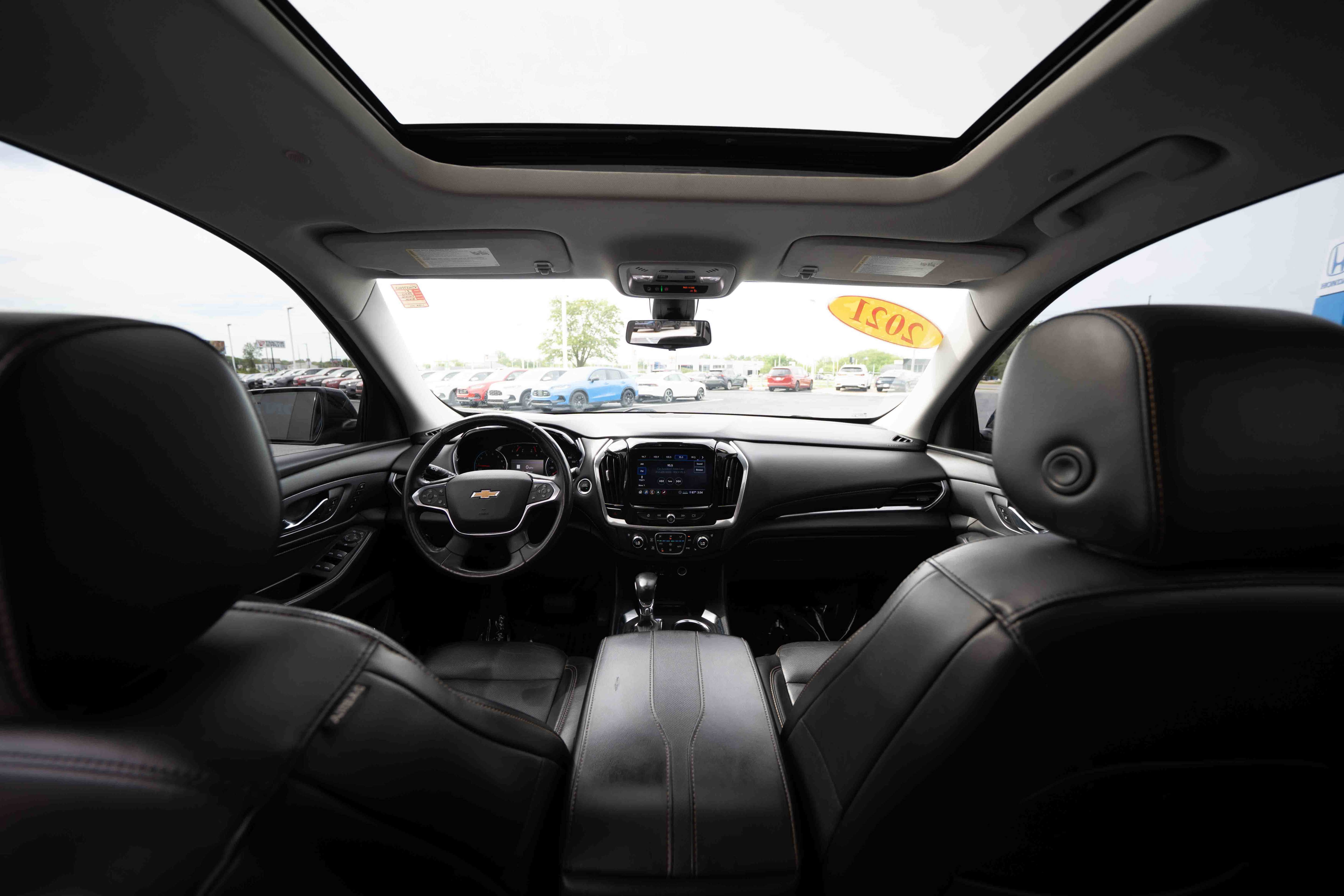 Used 2021 Chevrolet Traverse Premier w/ Redline Edition AWD/4WD image 19