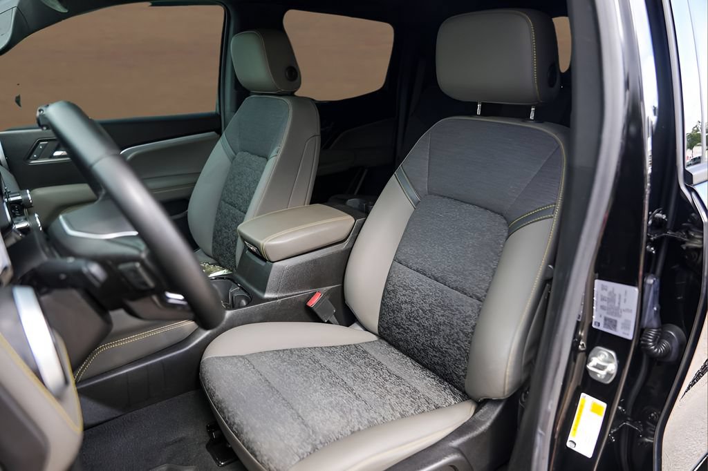 Used 2024 Chevrolet Colorado ZR2 w/ Technology Package AWD/4WD image 7