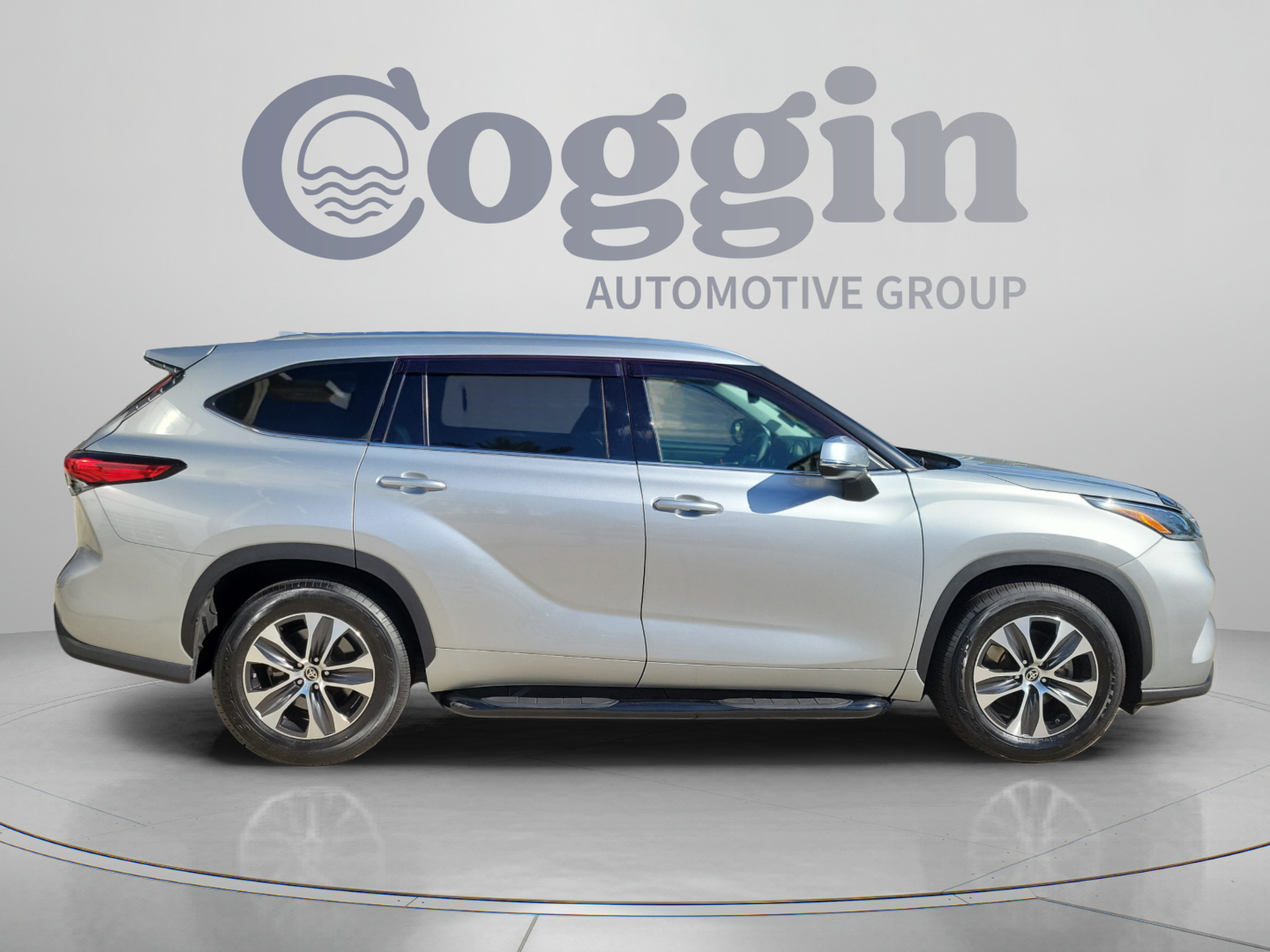Used 2021 Toyota Highlander XLE FWD image 4