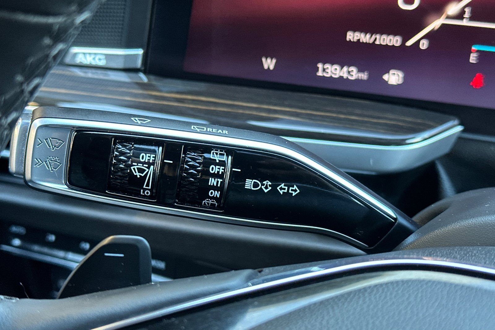 Used 2025 Cadillac Escalade Premium Luxury image 36