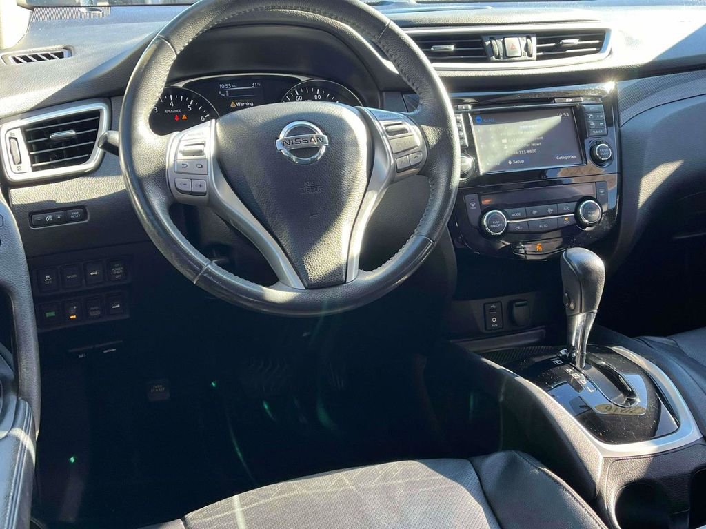 Used 2016 Nissan Rogue SL w/ SL Premium Package image 2