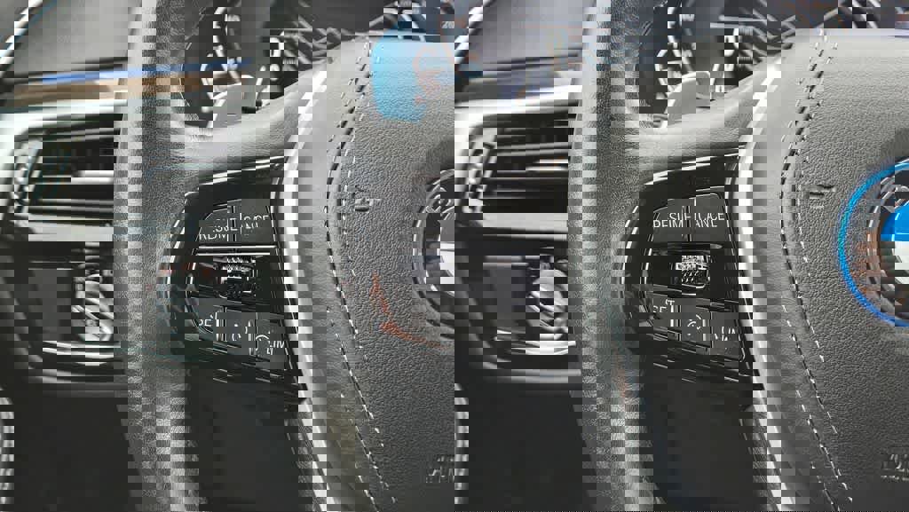 Used 2022 BMW 530e 530e w/ Premium Package image 10