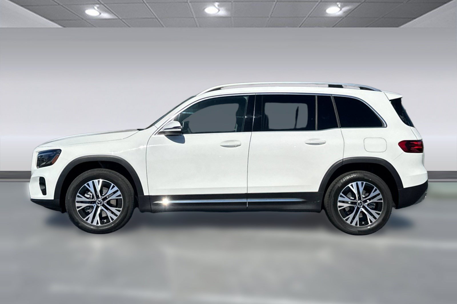 New 2026 Mercedes-Benz GLB 250 image 2