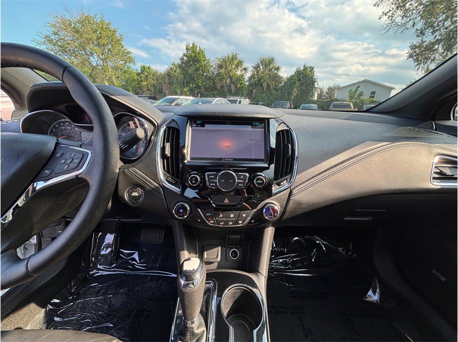 Used 2017 Chevrolet Cruze Premier FWD image 11