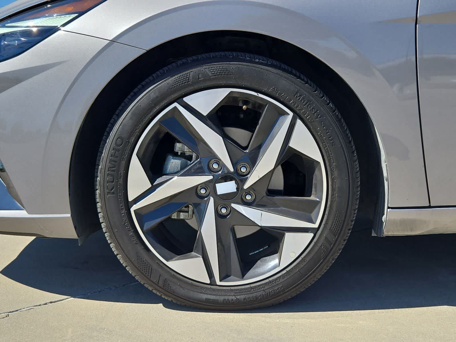 Used 2023 Hyundai Elantra Limited FWD image 12