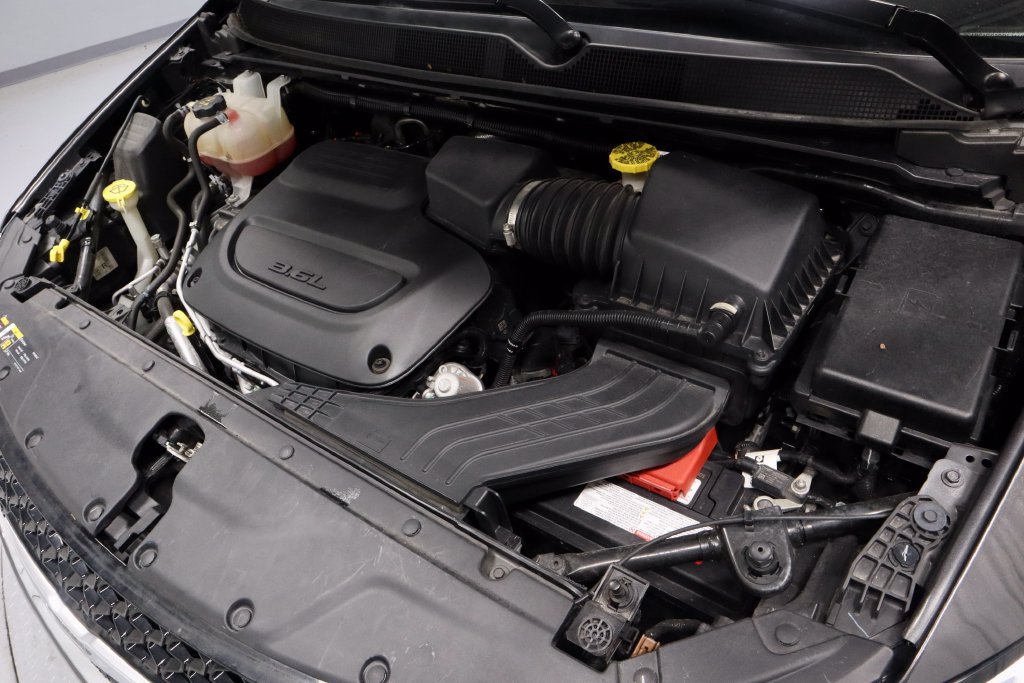 Used 2023 Chrysler Pacifica Limited FWD image 16