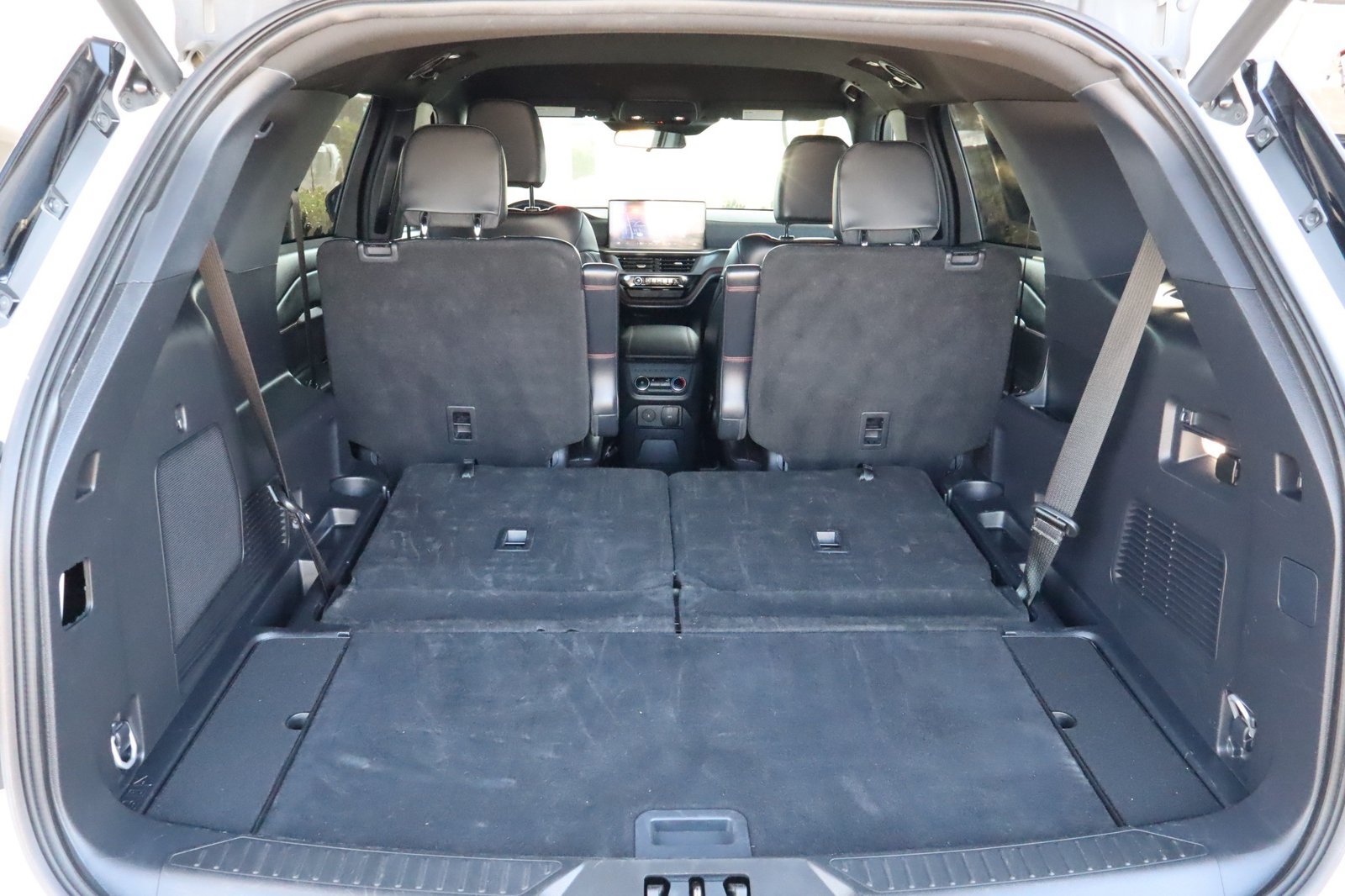 Used 2025 Ford Explorer ST-Line AWD/4WD image 38