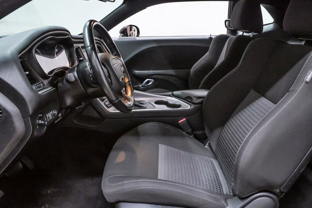 Used 2022 Dodge Challenger GT RWD image 9