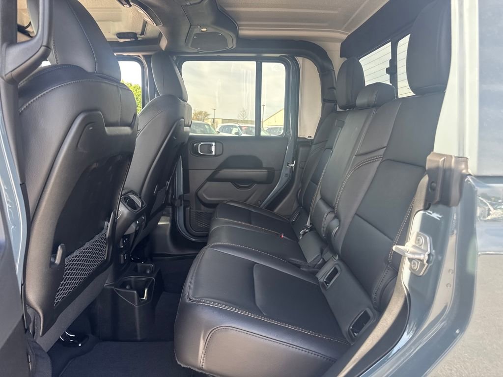 Used 2025 Jeep Gladiator Sport AWD/4WD image 11