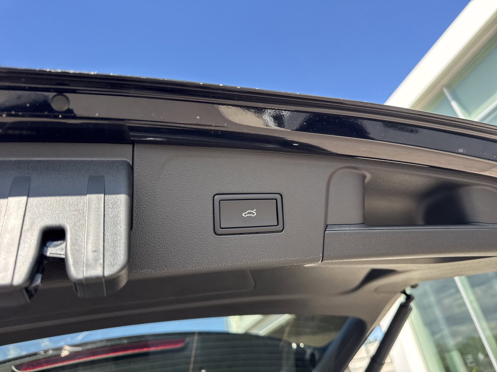 New 2026 Volkswagen Atlas SE image 8