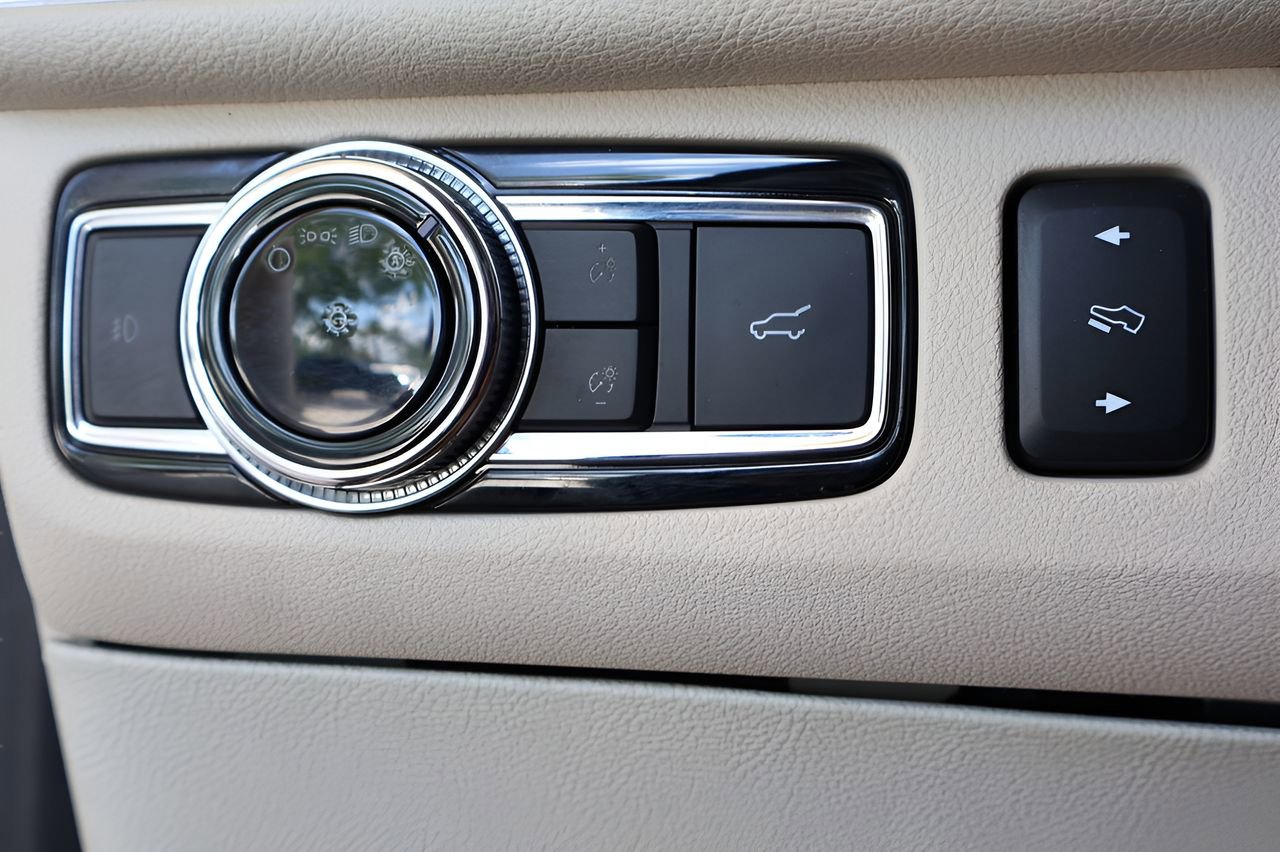 Used 2021 Lincoln Navigator Reserve w/ Luxury Package image 24