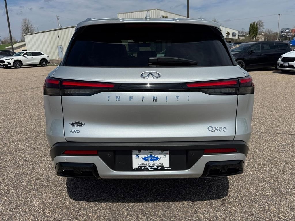Used 2023 INFINITI QX60 Luxe AWD/4WD image 3