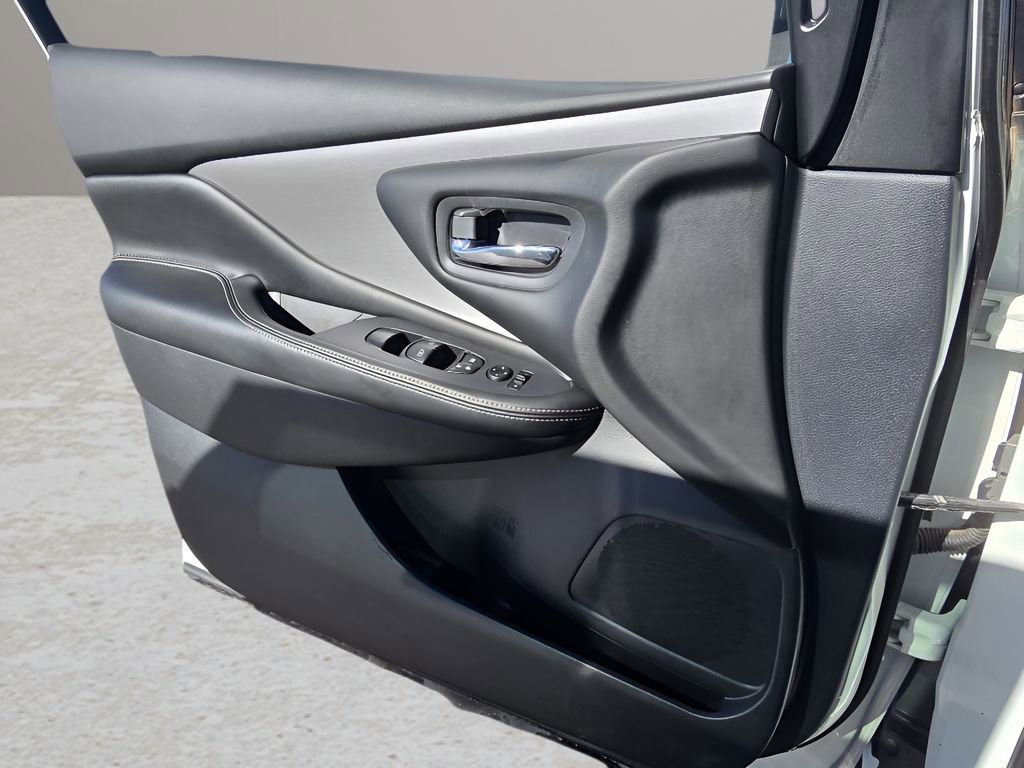 Used 2024 Nissan Murano SV image 17