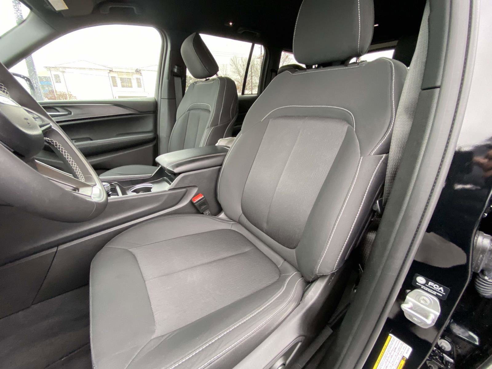 Certified 2024 Jeep Grand Cherokee Laredo image 15