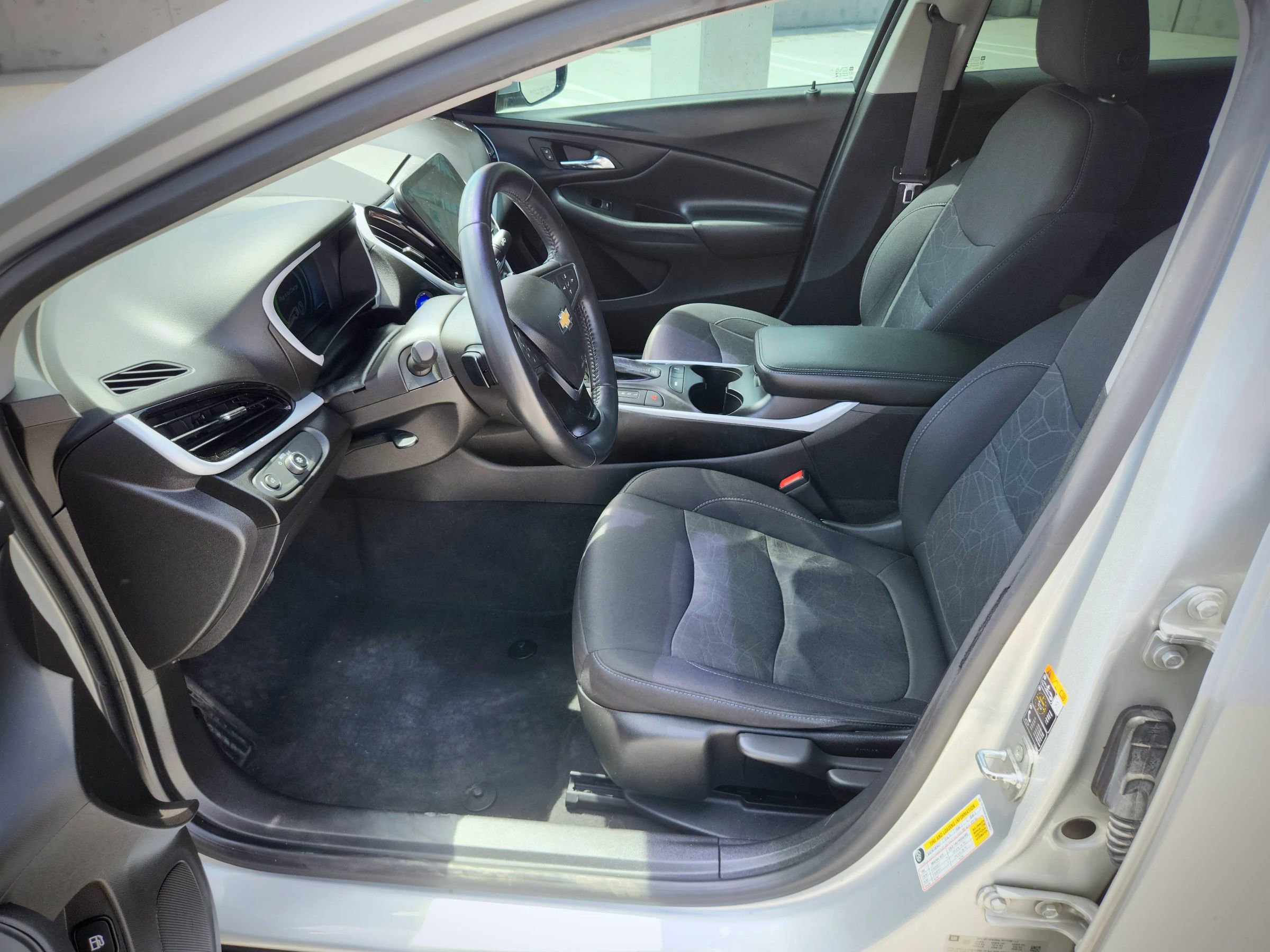 Used 2017 Chevrolet Volt LT FWD image 11