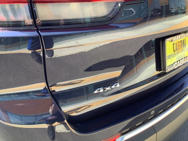 Used 2023 Jeep Grand Cherokee L Limited w/ Trailer Tow Group (B) AWD/4WD image 46
