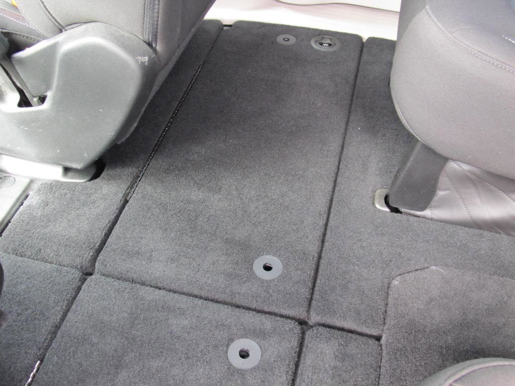 Used 2023 Chrysler Voyager LX image 31