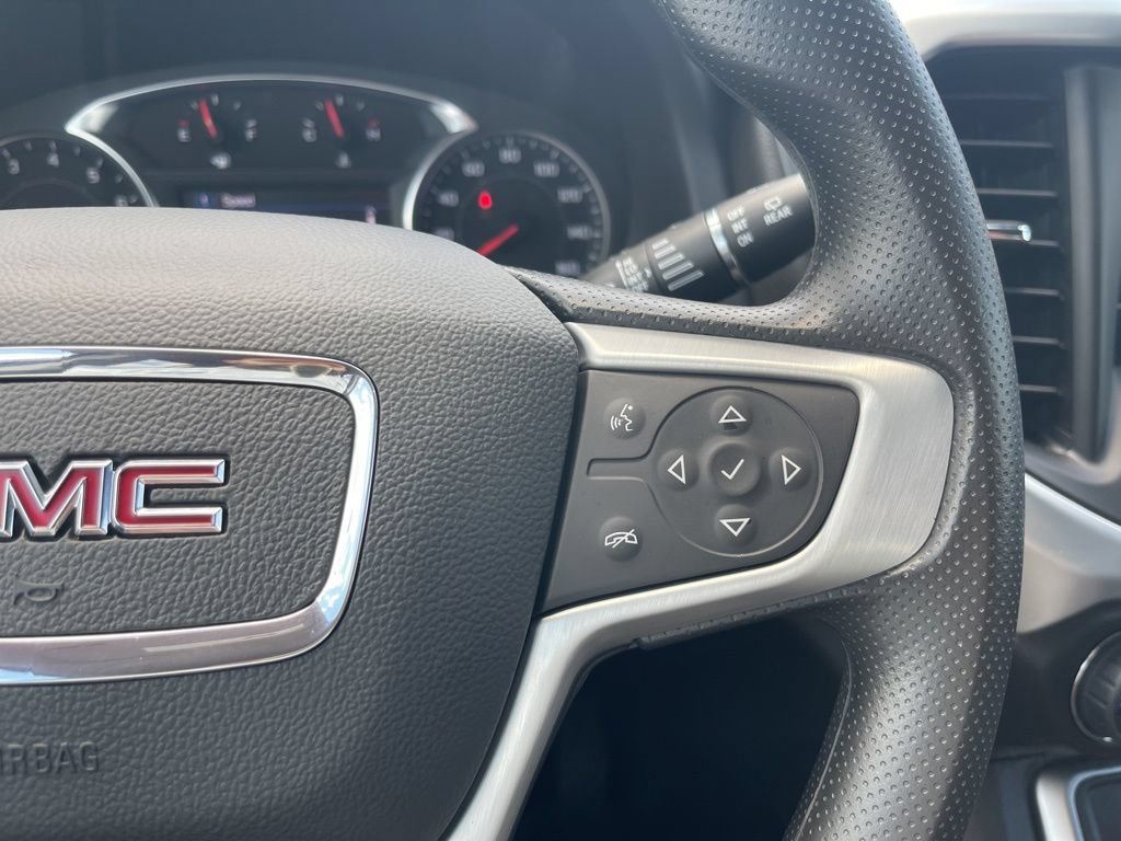 Used 2022 GMC Acadia SLE w/ Driver Convenience Package FWD image 11