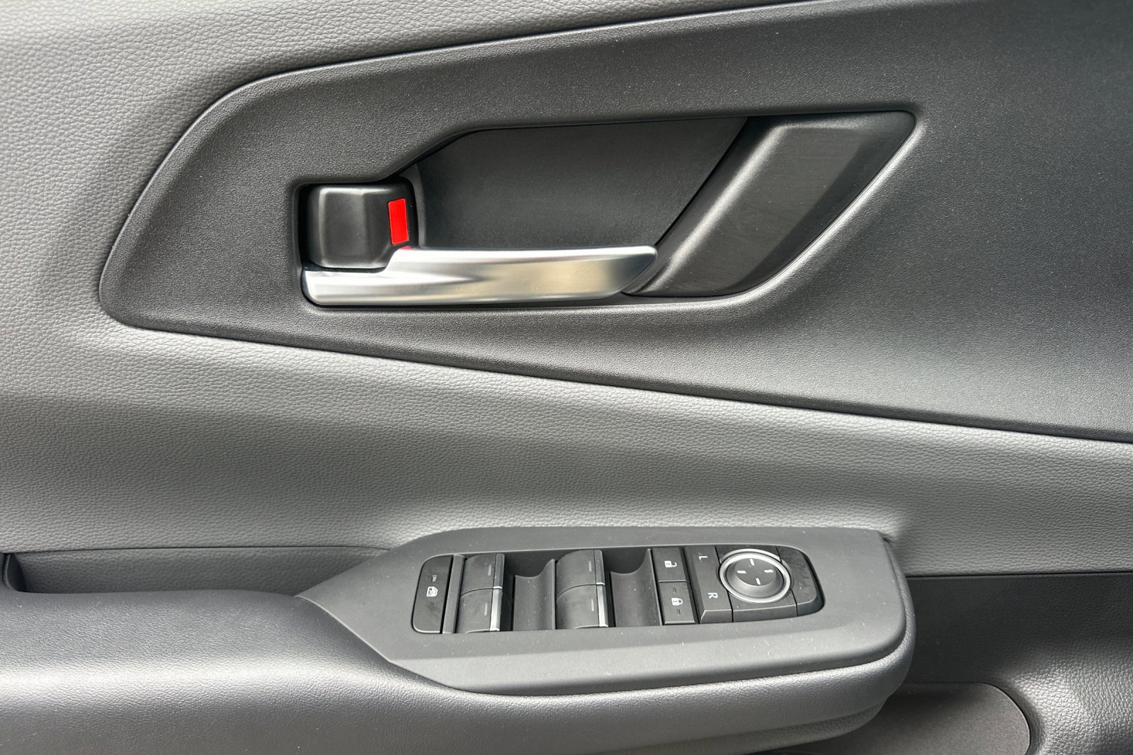 Used 2024 Toyota Prius LE image 11