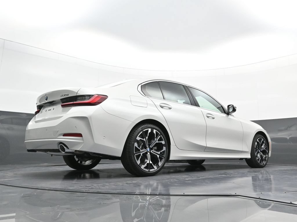 New 2026 BMW 330i xDrive Sedan w/ Premium Package AWD/4WD image 28