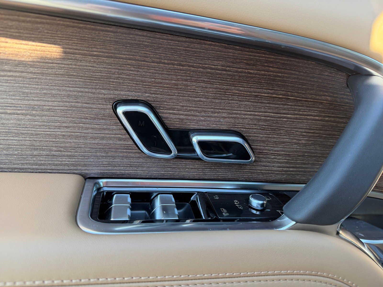 New 2026 Land Rover Range Rover Long Wheelbase SE image 11