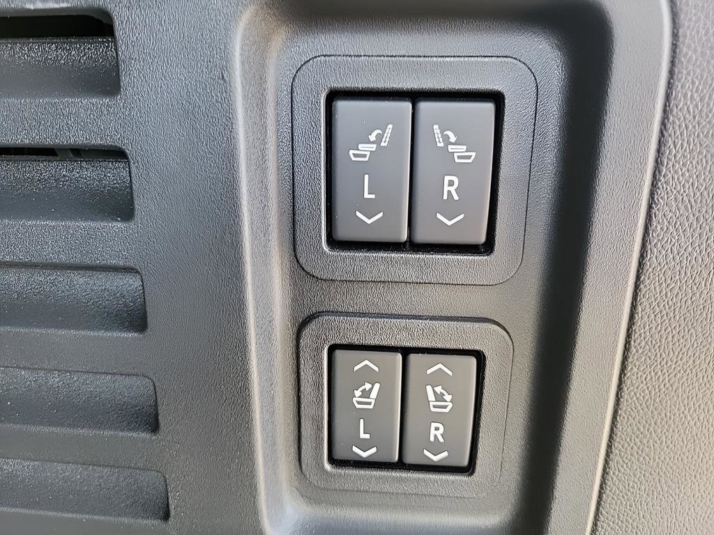 Used 2026 Chevrolet Traverse High Country image 13