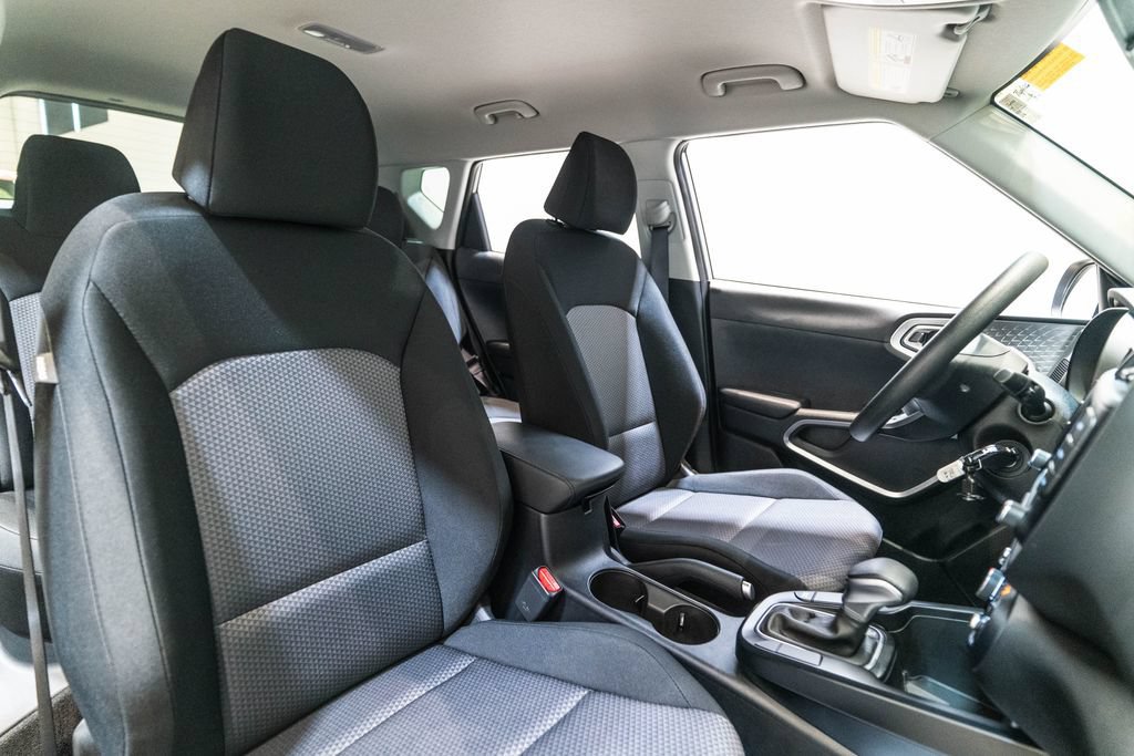 Used 2025 Kia Soul LX FWD image 15