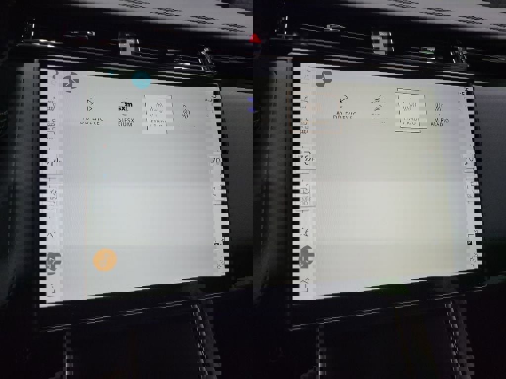 New 2026 Land Rover Range Rover Velar Dynamic SE image 32