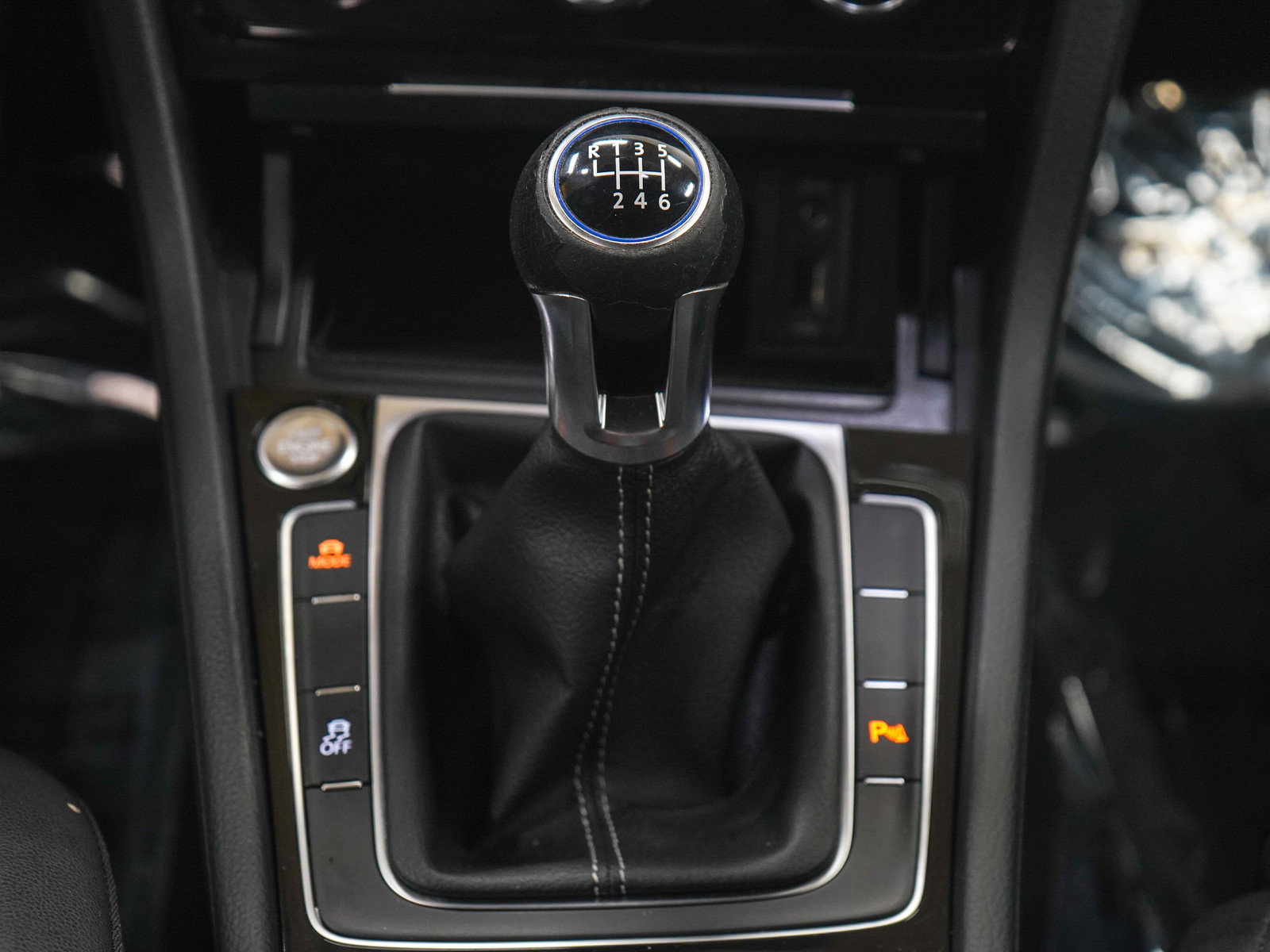 Used 2018 Volkswagen Golf R 4-Door AWD/4WD image 17