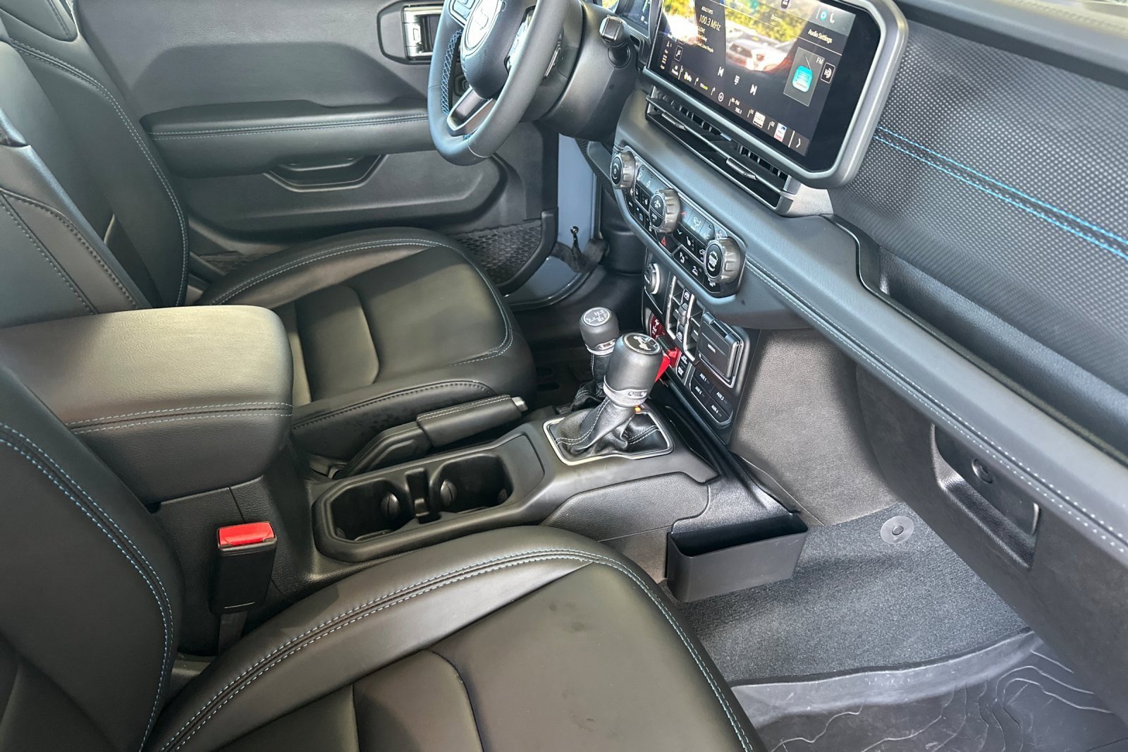 Used 2024 Jeep Wrangler Unlimited Rubicon 4xe AWD/4WD image 15