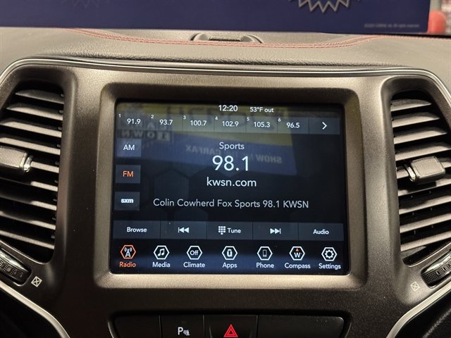 Used 2020 Jeep Cherokee Trailhawk image 20